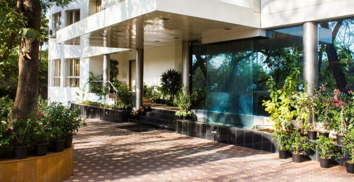 Hotel Phoenix Koregaon Park Пуна Экстерьер фото