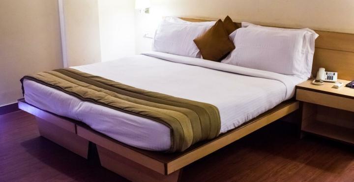 Hotel Phoenix Koregaon Park Пуна Экстерьер фото