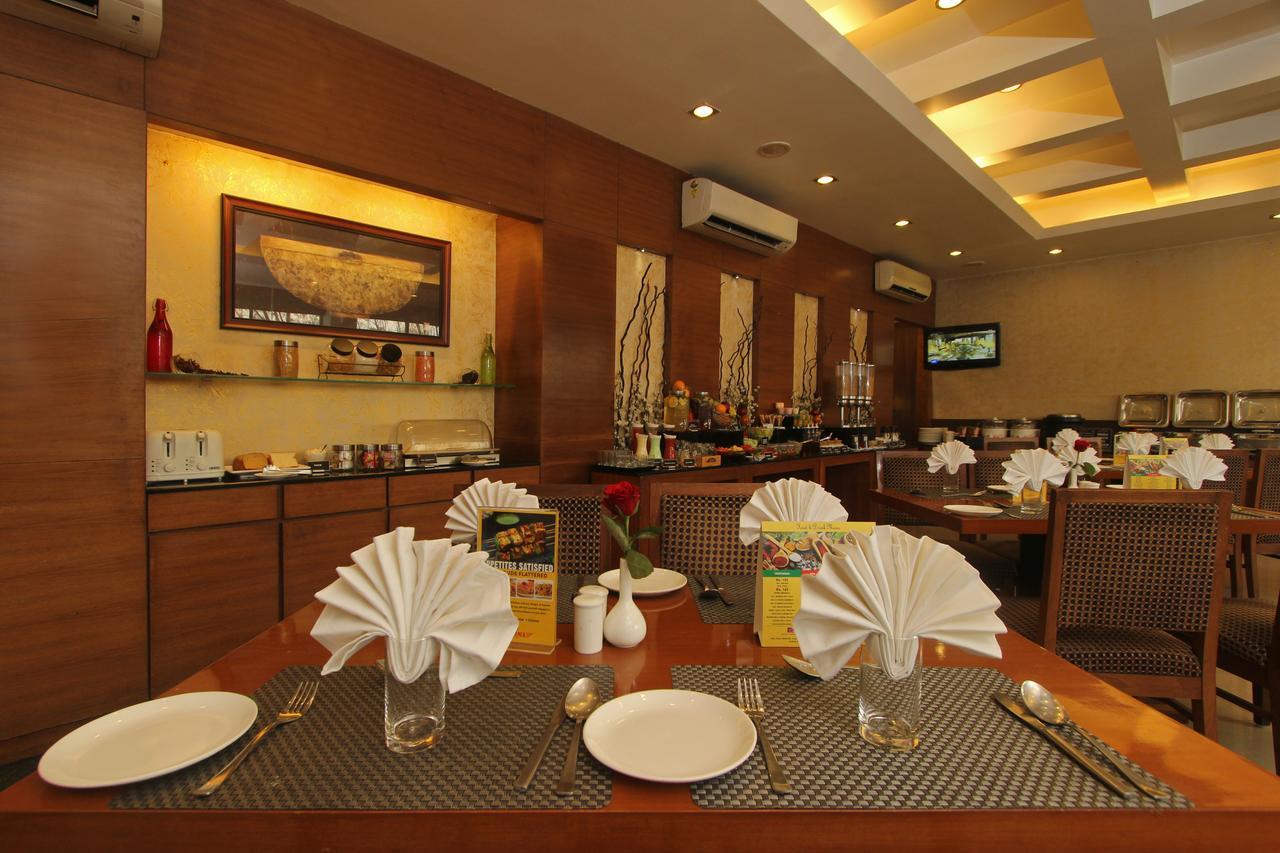 Hotel Phoenix Koregaon Park Пуна Экстерьер фото