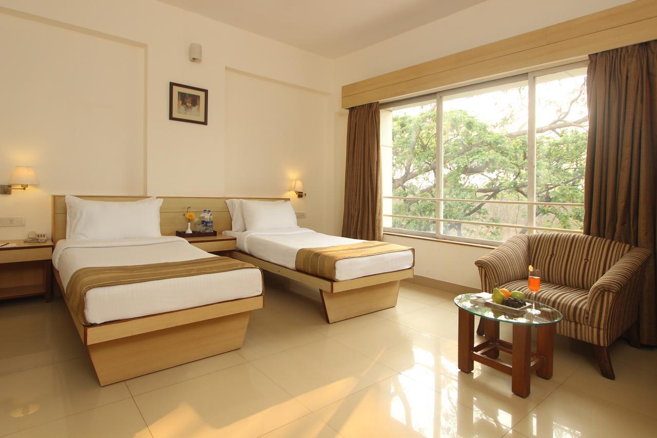 Hotel Phoenix Koregaon Park Пуна Экстерьер фото