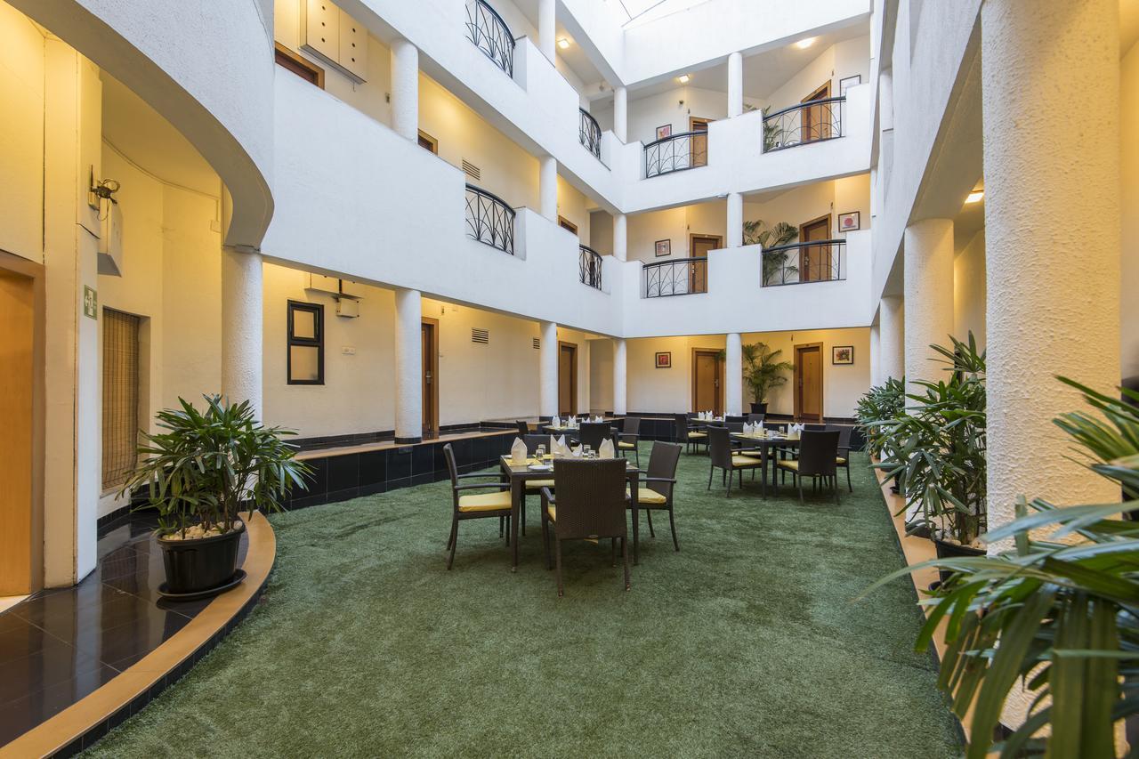 Hotel Phoenix Koregaon Park Пуна Экстерьер фото