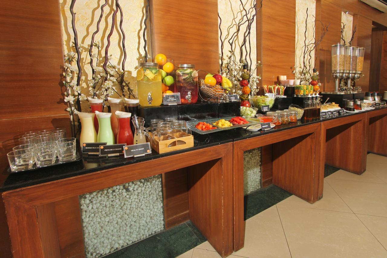 Hotel Phoenix Koregaon Park Пуна Экстерьер фото