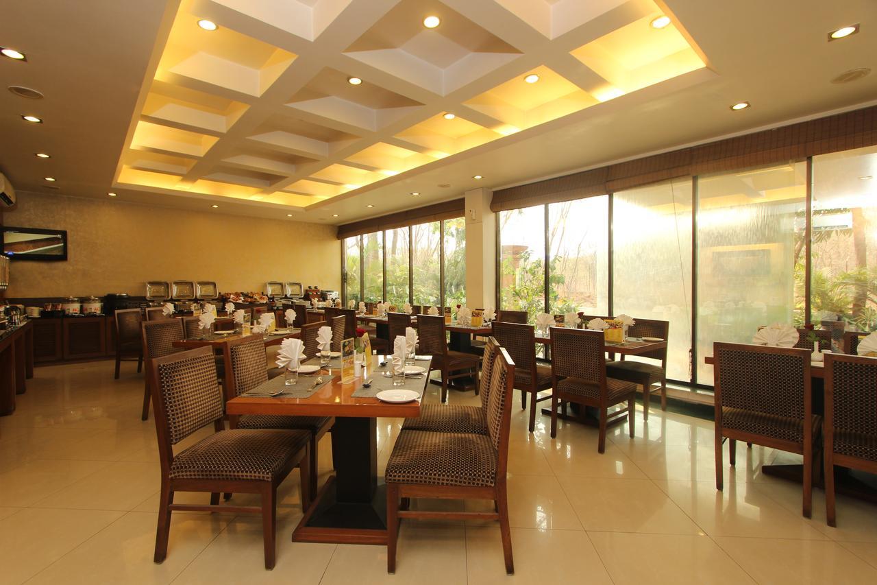 Hotel Phoenix Koregaon Park Пуна Экстерьер фото