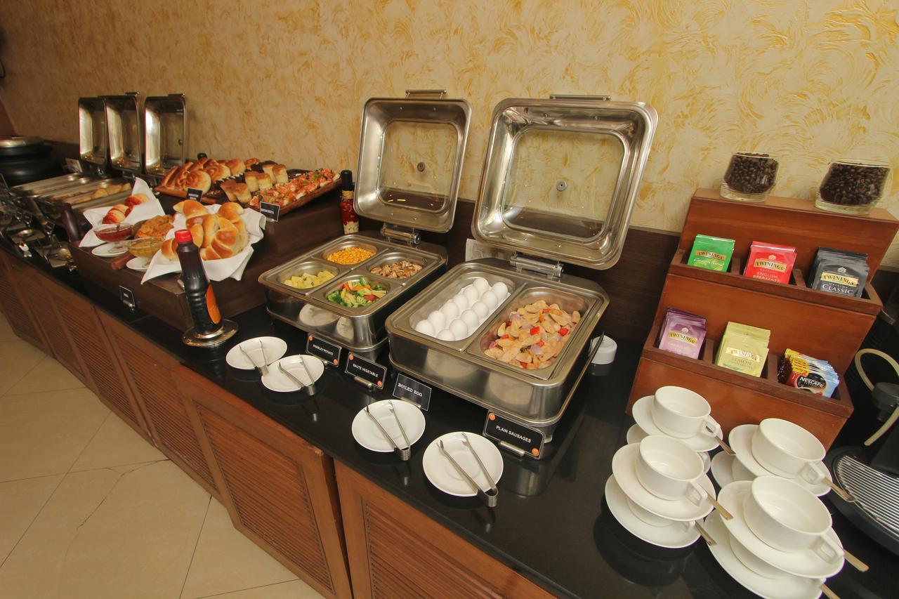Hotel Phoenix Koregaon Park Пуна Экстерьер фото