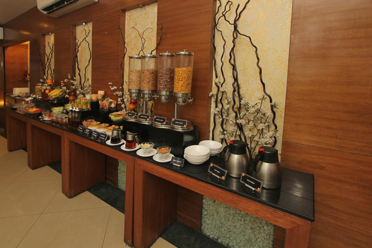 Hotel Phoenix Koregaon Park Пуна Экстерьер фото
