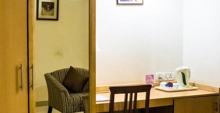 Hotel Phoenix Koregaon Park Пуна Экстерьер фото