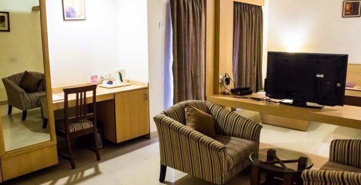 Hotel Phoenix Koregaon Park Пуна Экстерьер фото