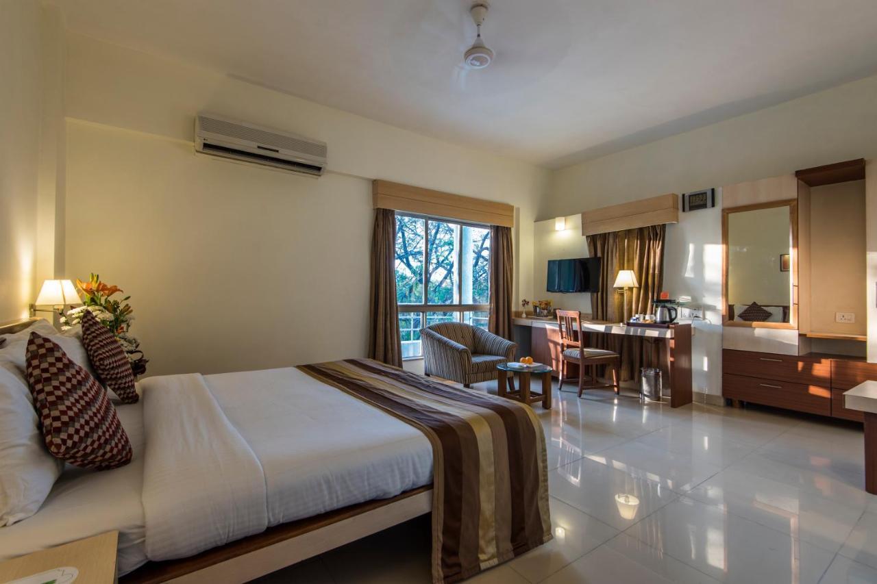 Hotel Phoenix Koregaon Park Пуна Экстерьер фото