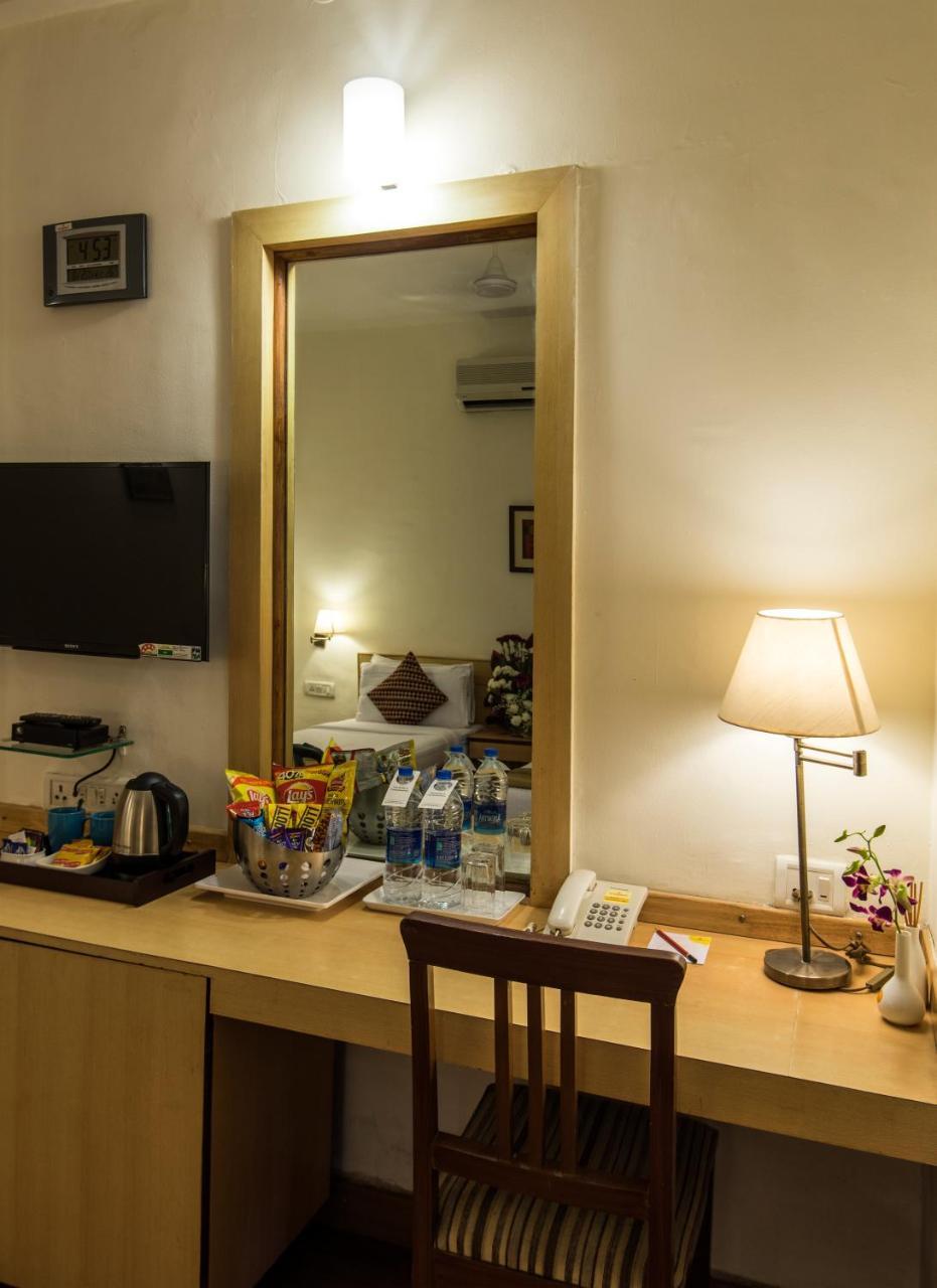 Hotel Phoenix Koregaon Park Пуна Экстерьер фото