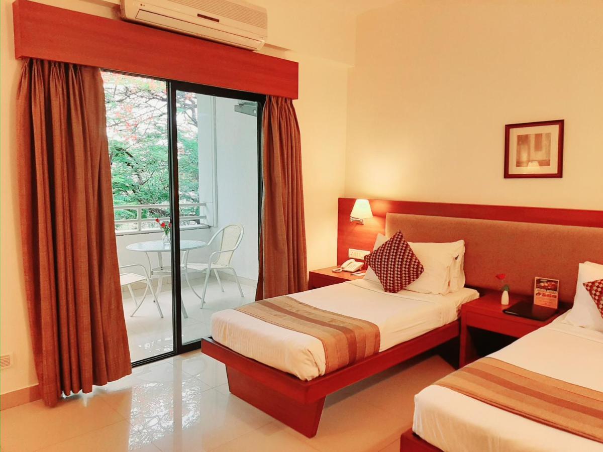 Hotel Phoenix Koregaon Park Пуна Экстерьер фото